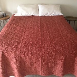 NWOT -West Elm Queen Bed Coverlet